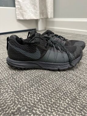 Nike Women’s Black Low-Top Training Sneakers